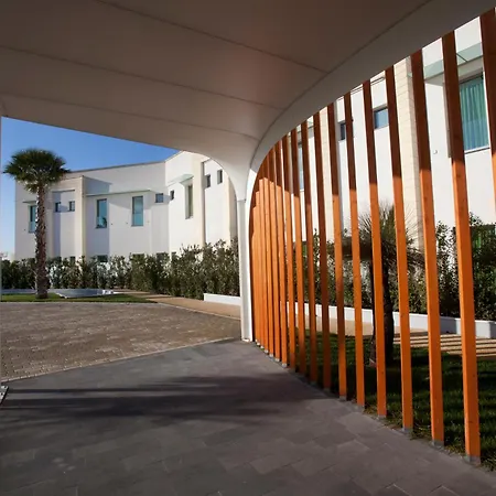 فندق Arthotel & Park 4*