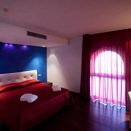 ホテル Arthotel & Park 4*