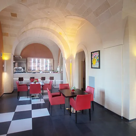 Arthotel & Park فندق 4*