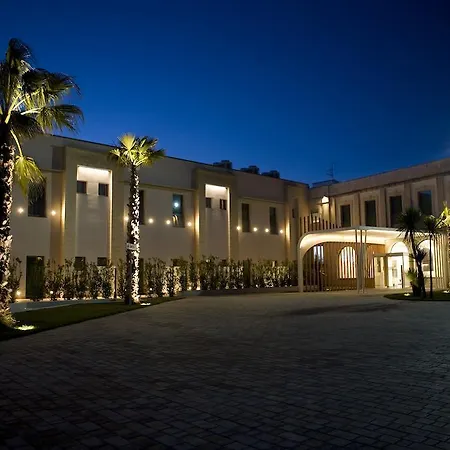 Arthotel & Park فندق