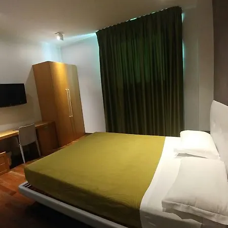莱切艺术和公园酒店 酒店 4*
