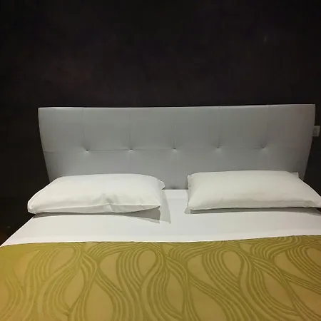 فندق Arthotel & Park 4*