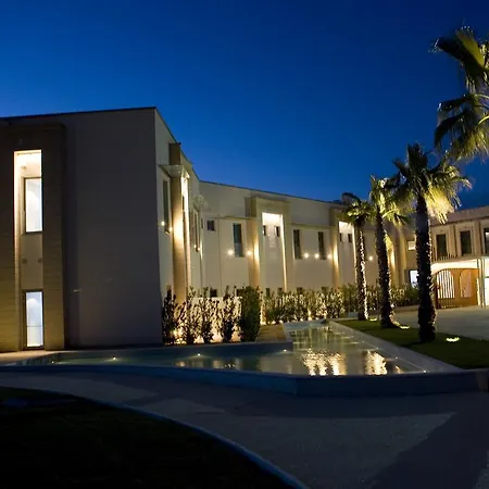 מלון Arthotel & Park 4*