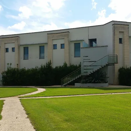 מלון Arthotel & Park 4*