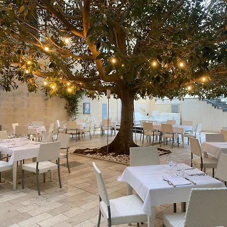 מלון Arthotel & Park 4*