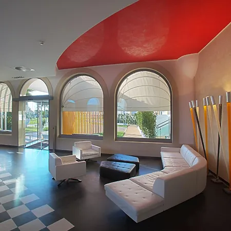 Arthotel & Park מלון לצ'ה