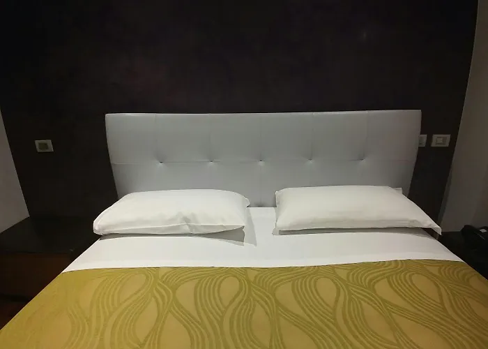 מלון Arthotel & Park 4*