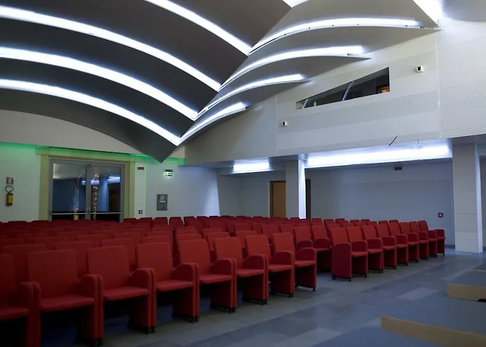 מלון Arthotel & Park 4*