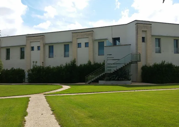 מלון Arthotel & Park 4*