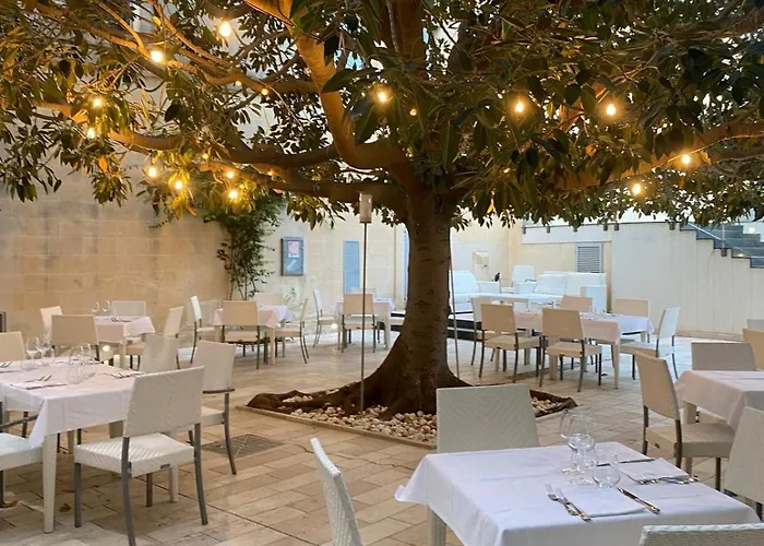 מלון Arthotel & Park 4*